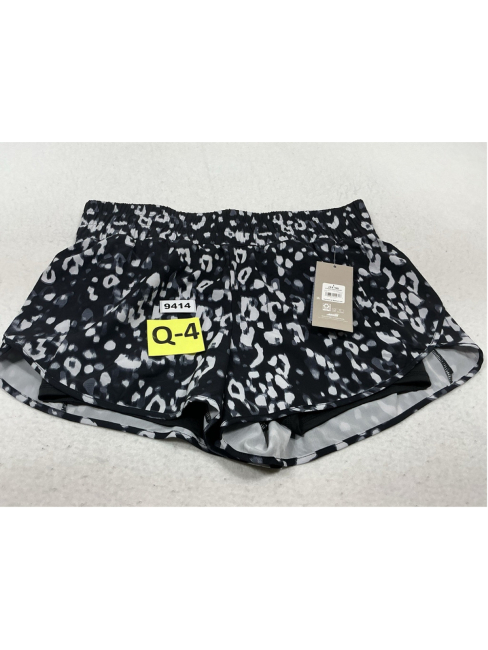 Womans NWT Avia Pullon Athletic Shorts Large Multicolor